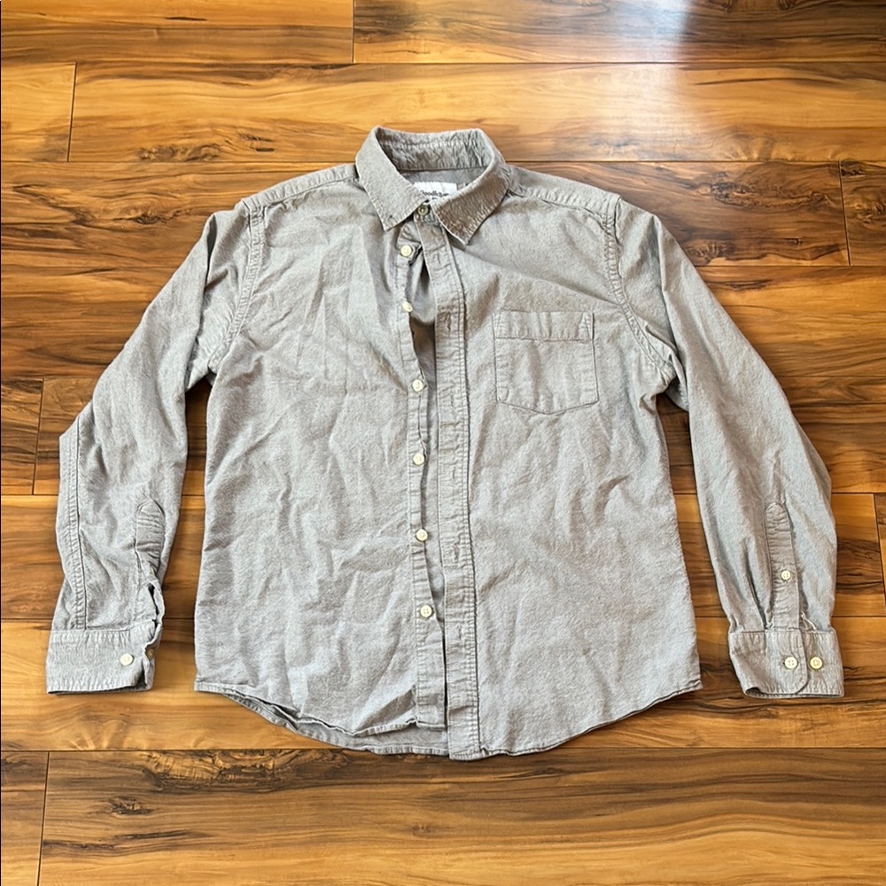 Men's Gray Button-Up Shirt